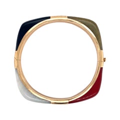 Bracciale geometrico con cerniera in giada tinta e quarzo in oro 14 carati