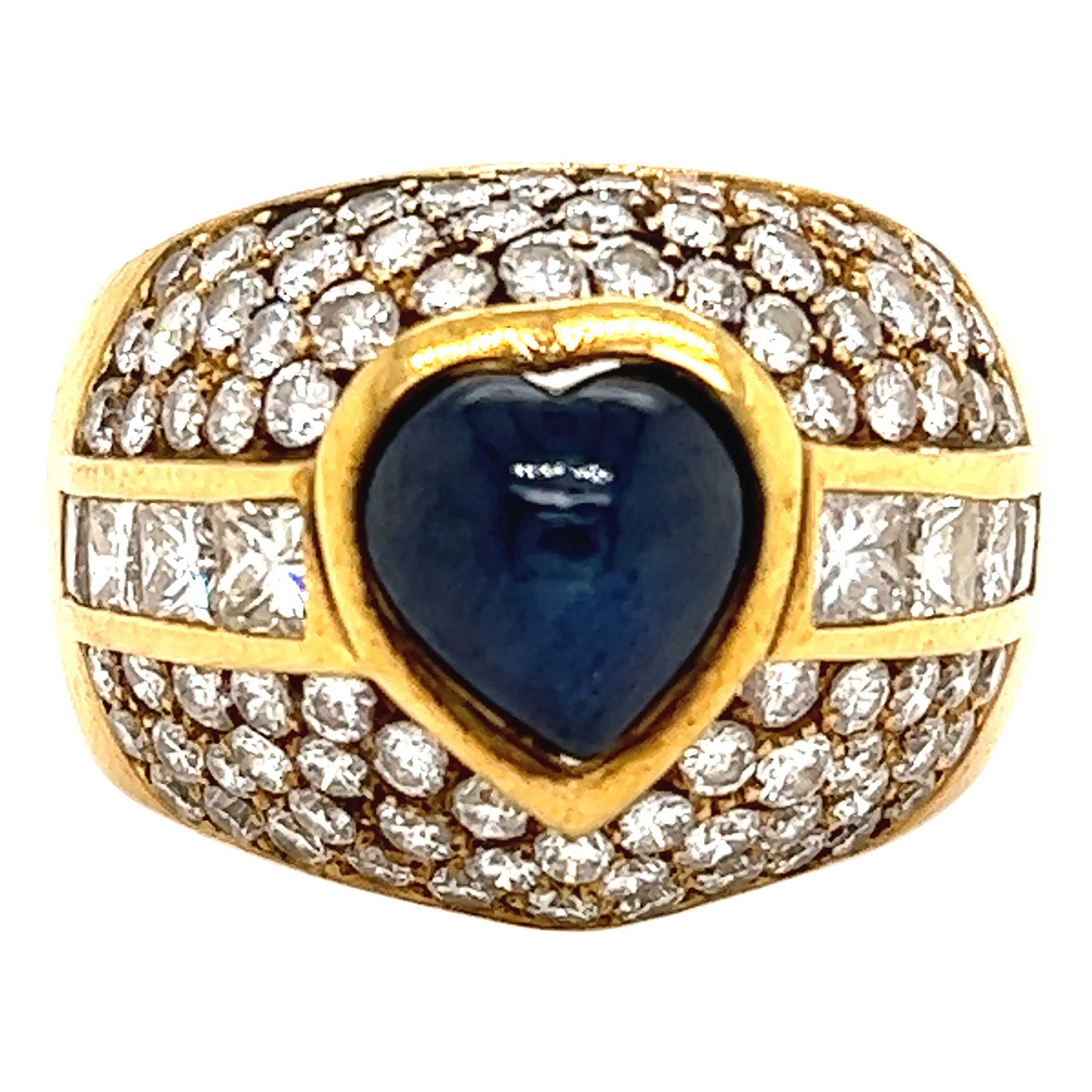 Anillo de Cóctel de Zafiro y Diamantes en Oro Amarillo de 18k
