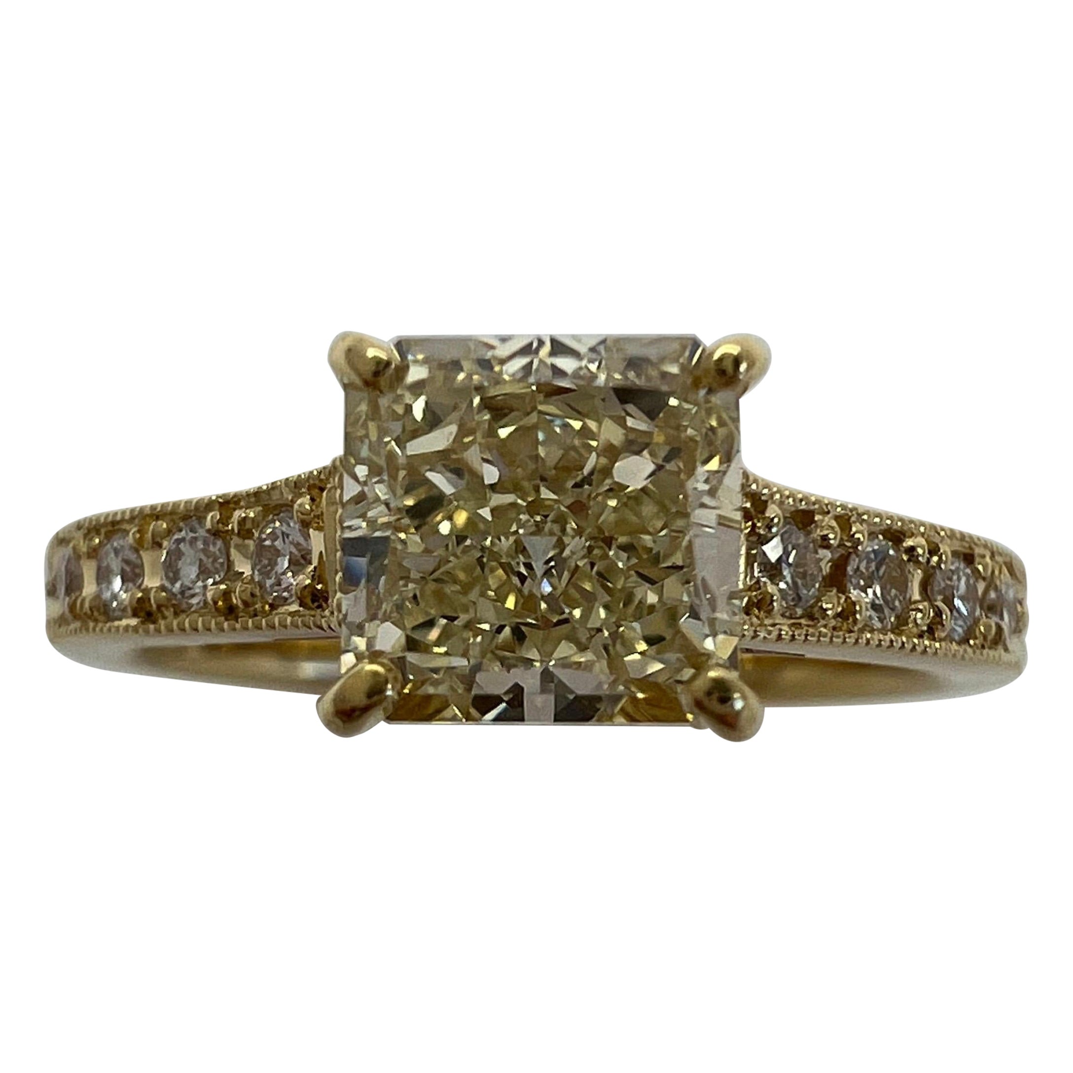 Bague en or jaune 18 carats avec diamant jaune clair fantaisie taille coussin certifié 1,05 carat SI1