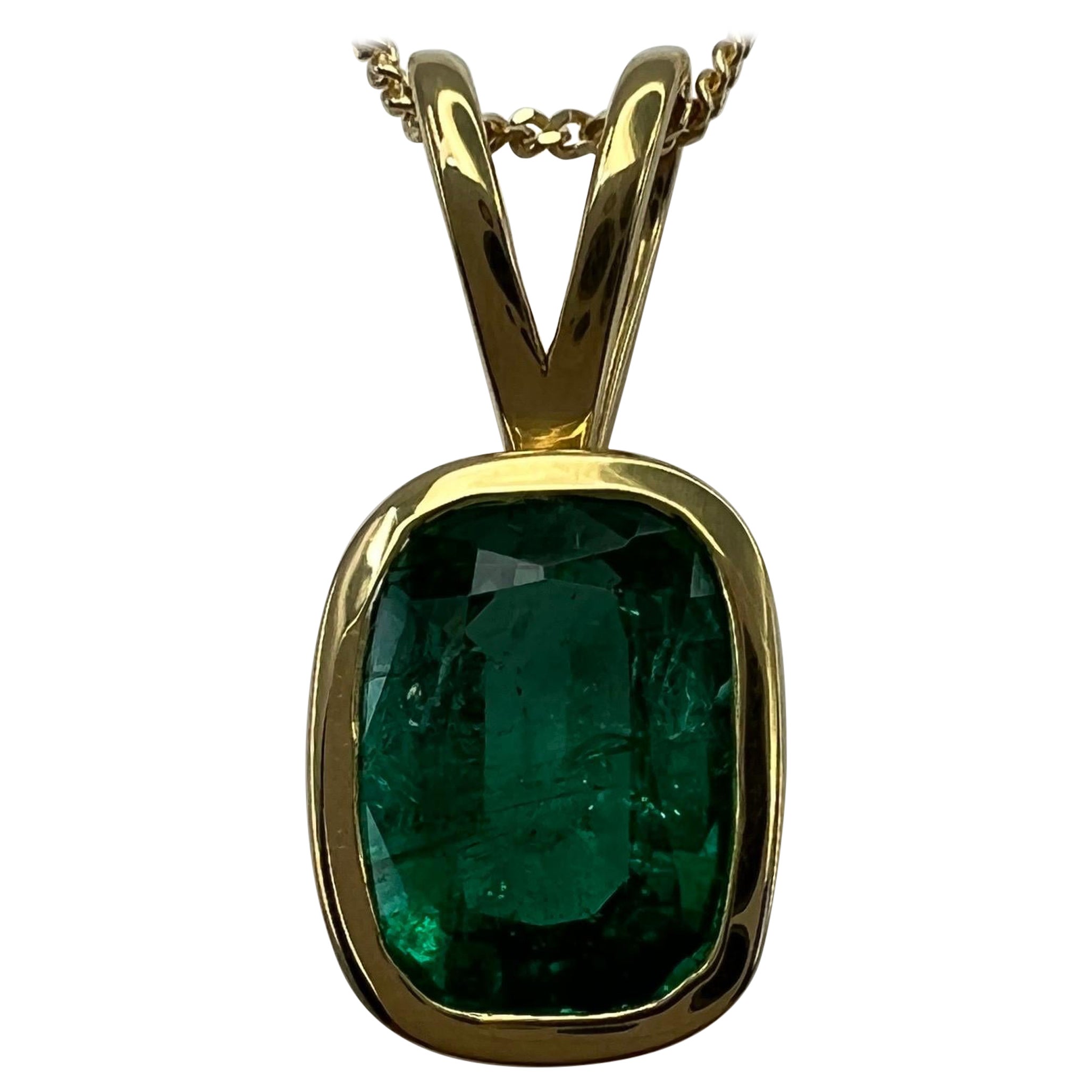 2.75ct Fine Vivid Green Emerald 18k Yellow Gold Cushion Solitaire Bezel Pendant For Sale