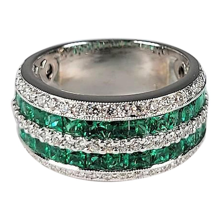 18 Karat White Gold Emerald Diamond Ring