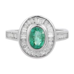 Anello Cocktail con smeraldo da 1,56 carati e diamanti a raggiera in oro bianco 18K