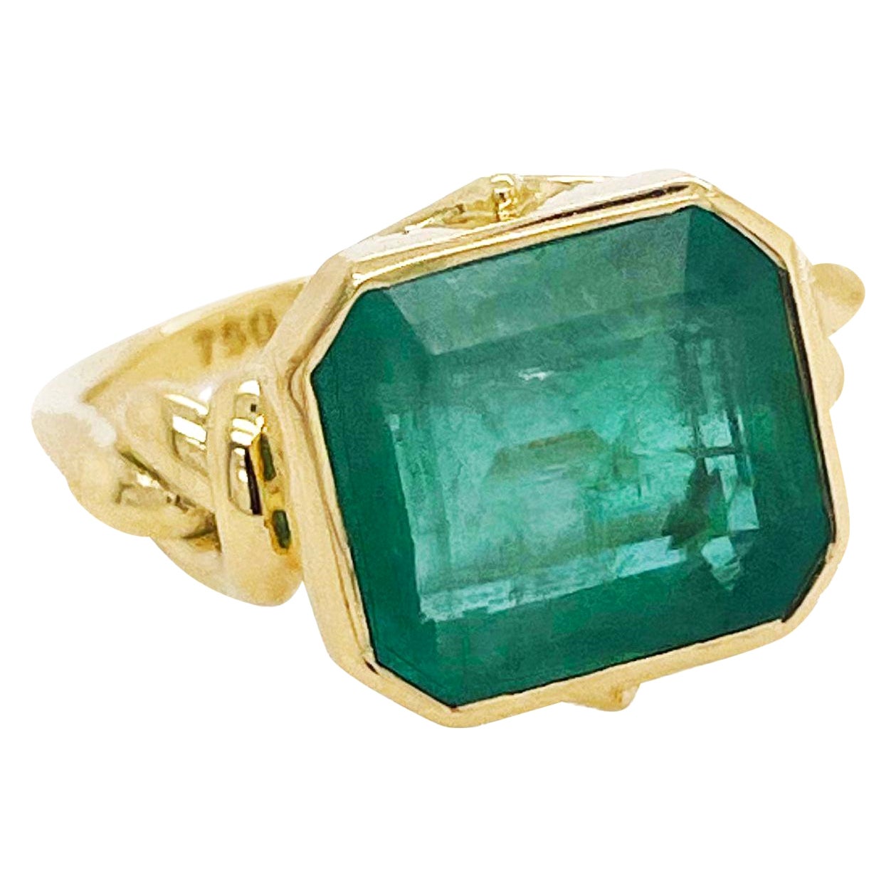 Custom made * 

Forget me knot style ring featuring a natural 6ct Zambian emerald set in 18ct yellow gold

Made to order to your finger size contact our designer to hand select your emerald.