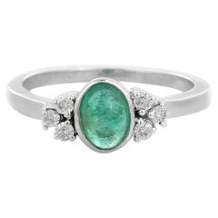 Used Emerald Diamond Gemstone Ring in 18 Karat White Gold