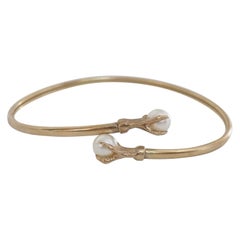 Bypass-Armreif, 9 Karat Gold und Perlenklauen, Vintage
