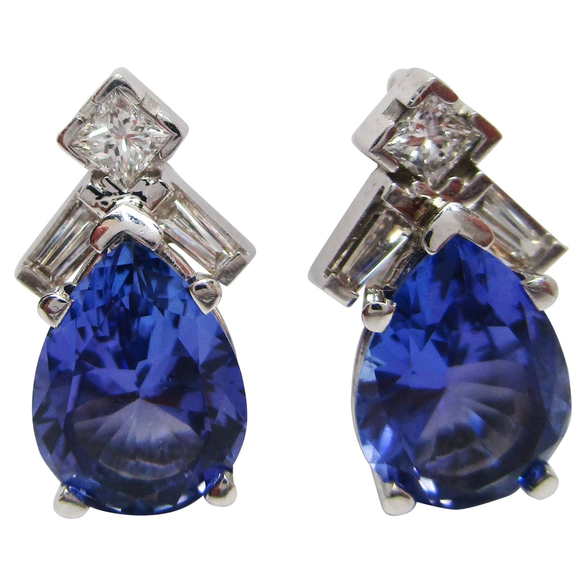 Clous d'oreilles en or blanc 14 carats avec tanzanite et diamant en forme de goutte d'eau