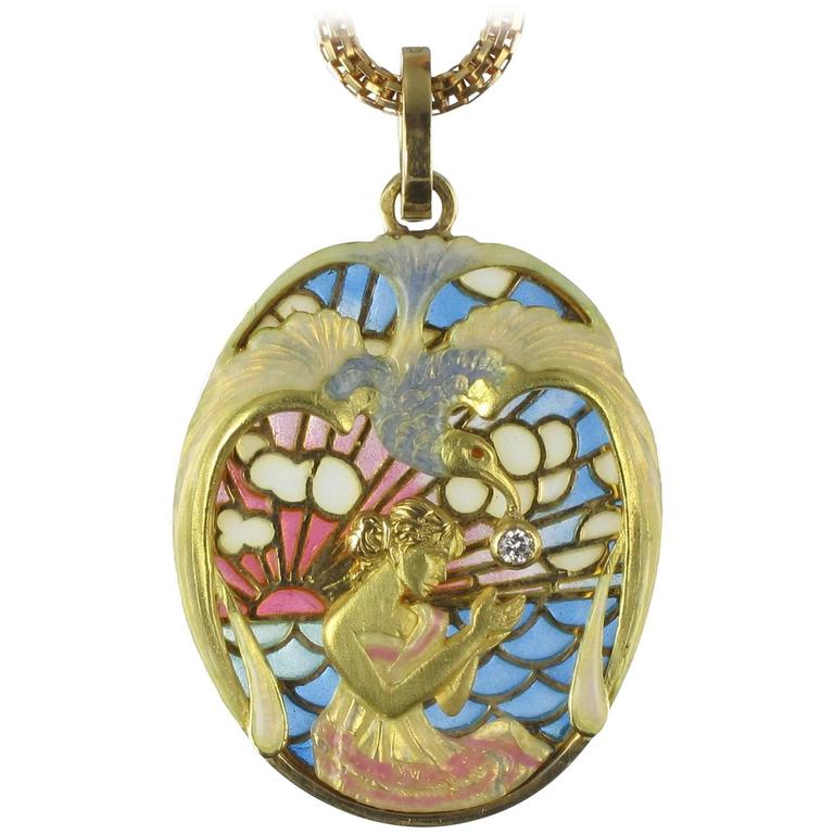Art Nouveau Medallion Pendant For Sale at 1stdibs
