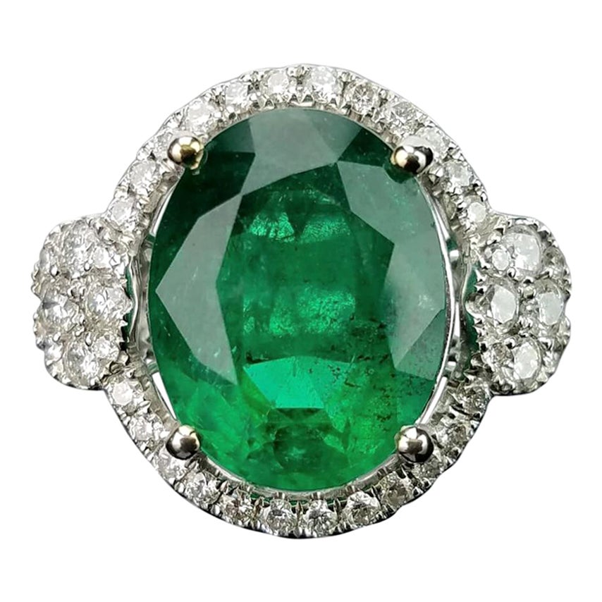Custom-Made Emerald and Diamond 18 Karat Gold Cocktail Ring For Sale