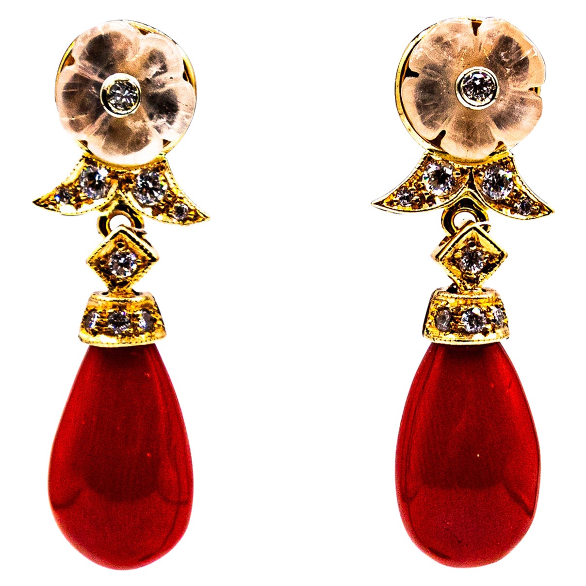 Clous d'oreilles en or jaune de style Art déco avec corail rouge méditerranéen et diamants blancs