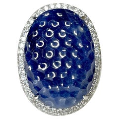 Bague en or blanc 18 carats avec saphir bleu taille ovale et diamants