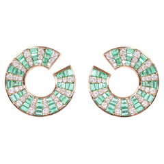 18 Karat Gold 2.94 Carats Natural Emerald and Diamond Contemporary Style Earring