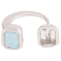 Lila-Ring mit Opal und weißem Topas in Rhodium