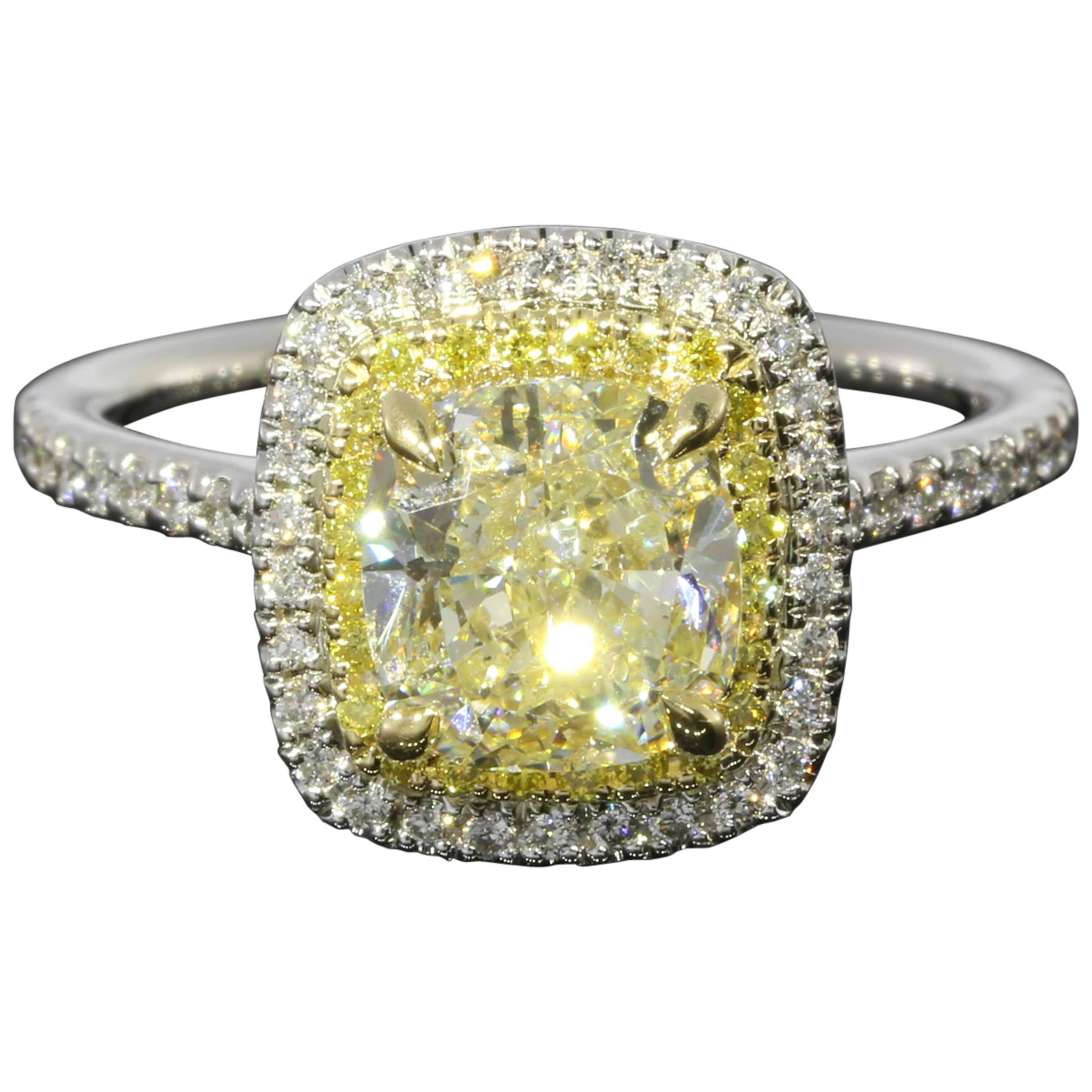 2.02 Karat Kanarischer Radiant Diamant Gold Halo Verlobungsring