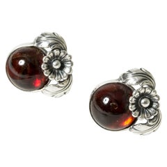 Paire de boucles d'oreilles en argent et ambre de Niels Erik From, Danemark, années 1950