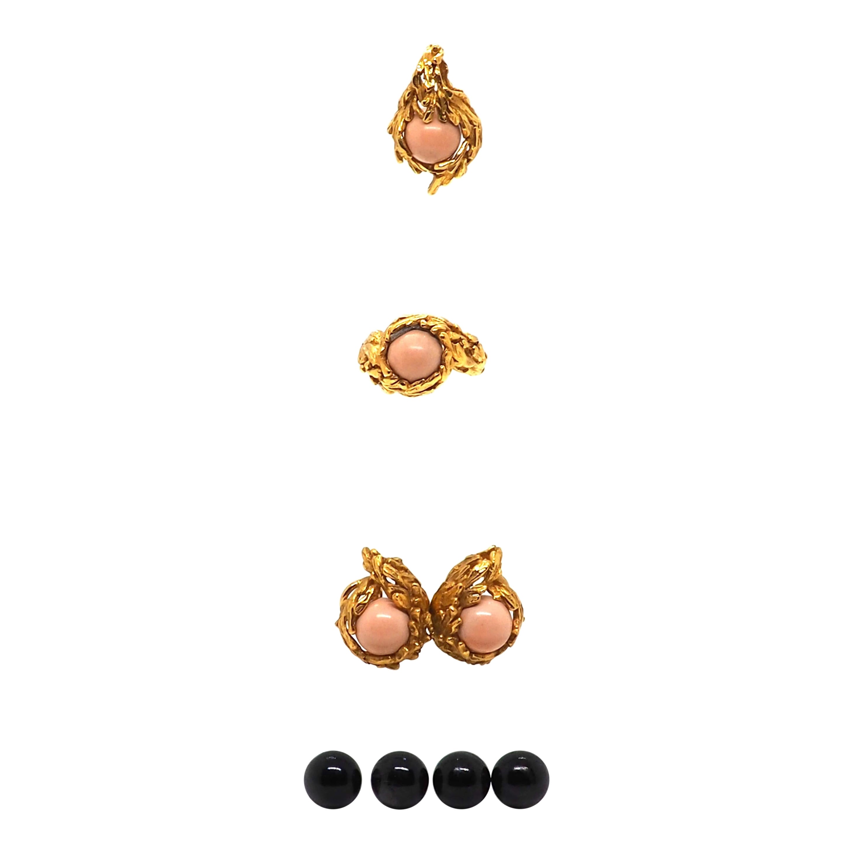 Gilbert Albert - Ensemble de boucles d'oreilles et pendentifs en or jaune 18 carats  en vente