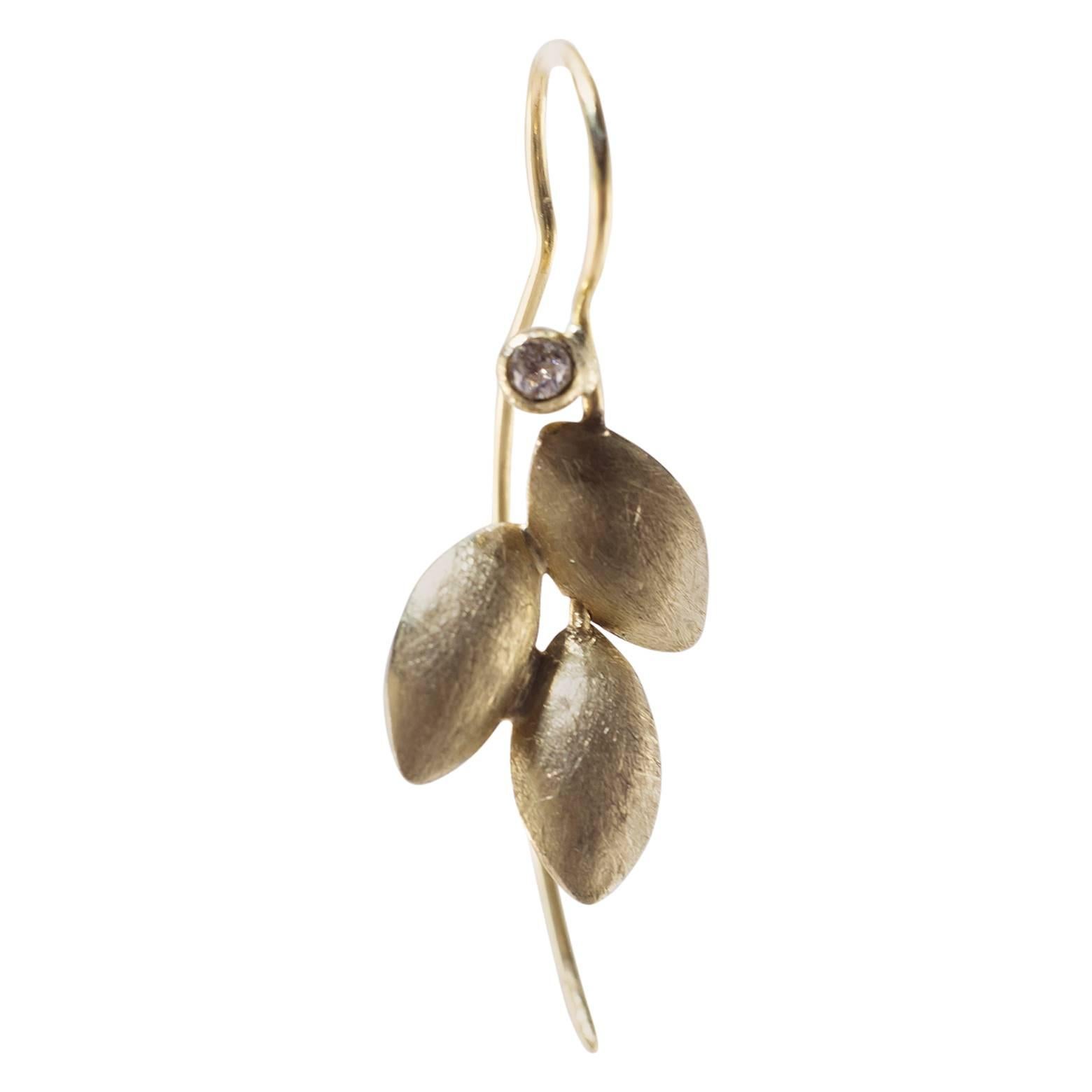 These gorgeous textured 18K Yellow Gold drop earrings are beautifully designed with a diamond on top! The elegance and shine of these earrings are also accented by the unique backing.