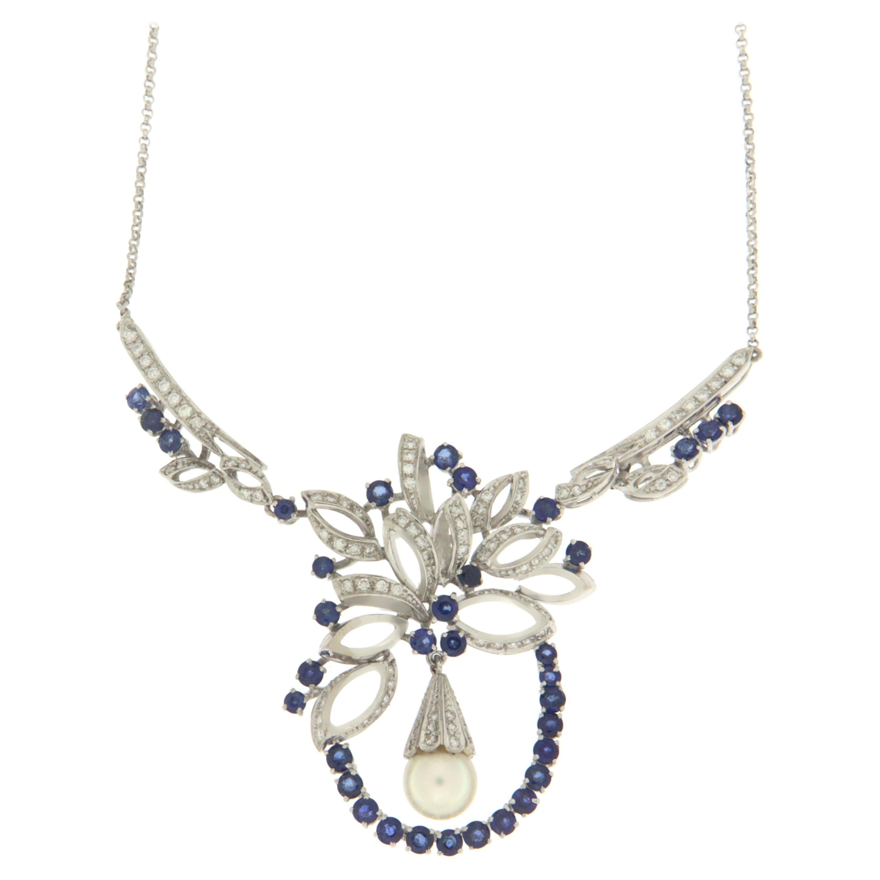 Collier pendentif artisanal en or blanc 18 carats avec saphirs, diamants et perles
