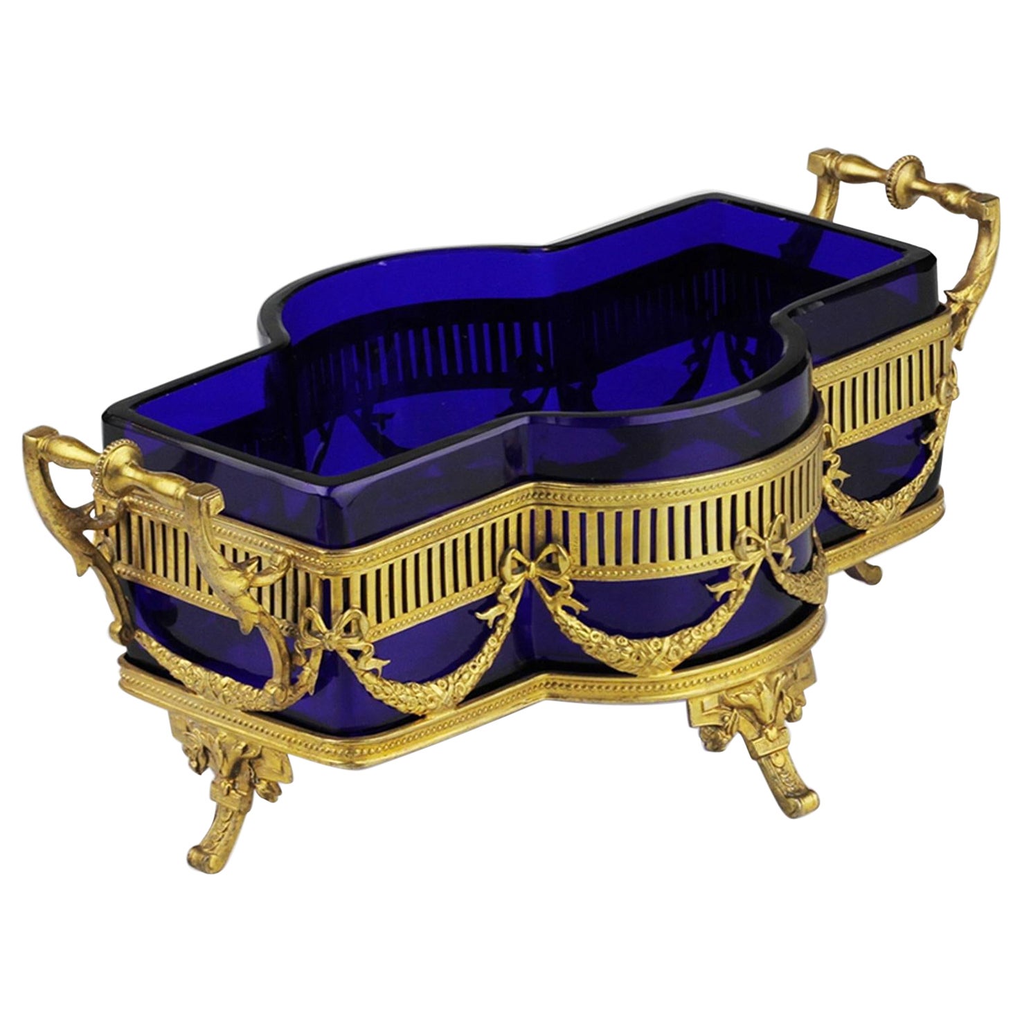 Centre de table de style néoclassique de la fin de l'époque victorienne, en argent doré et verre cobalt en vente