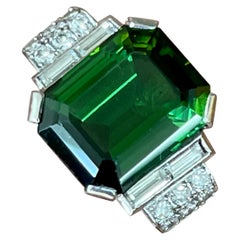 Bague rétro vintage en or blanc 18 carats avec tourmaline verte et diamants