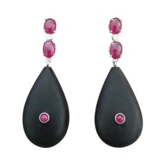 Pendientes Gotas Lisos 2 Rubíes Cabujones Ovalados Oro Blanco 14K Diamantes Madera Natural de Ébano