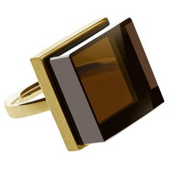 Anillo de tinta de oro amarillo de catorce quilates con cuarzo ahumado del artista