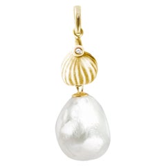 Fig Garden Pearl Pendant Necklace in Eighteen Karat Yellow Gold with Diamond