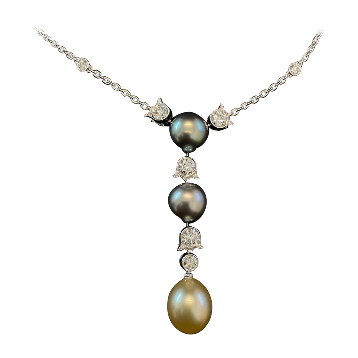 Cartier Collier de perles et de diamants en or blanc 18 carats avec boîte et certificat