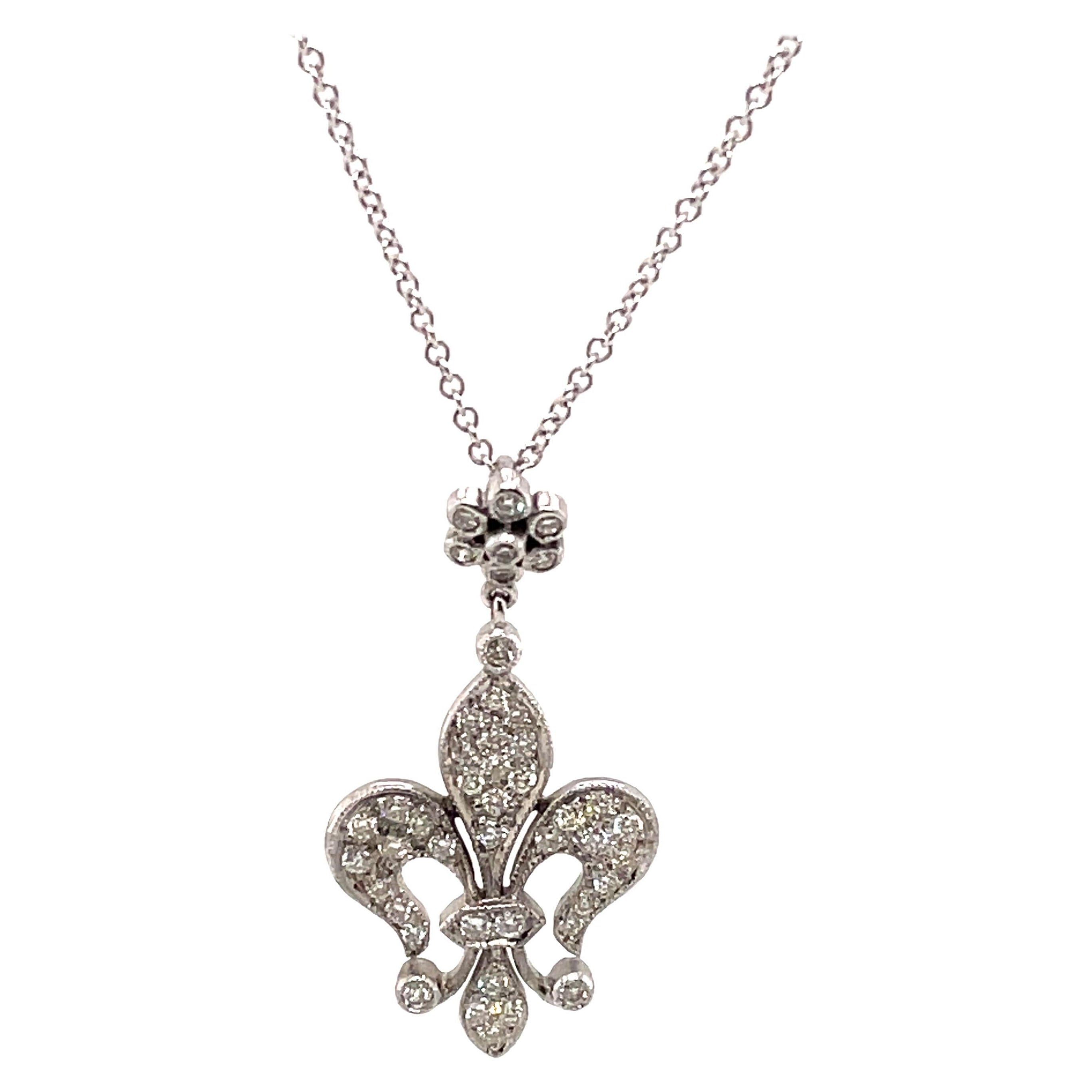 Diamant-Halskette mit Fleur De Lis-Design-Anhänger aus 18k Weißgold im Angebot