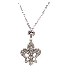 Collar Colgante de Diamantes Diseño Flor de Lis Oro Blanco 18k
