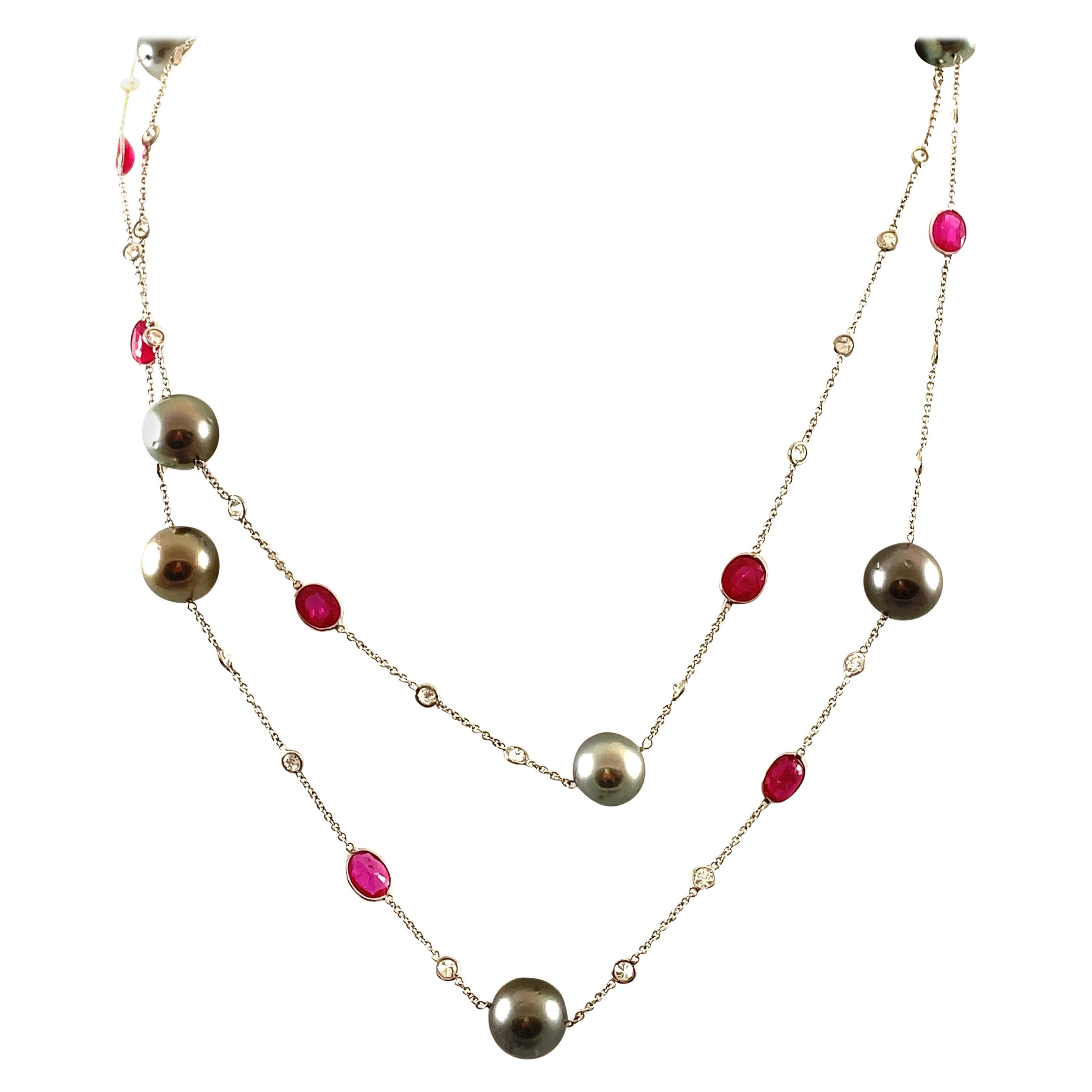15,98 Karat Rubin, Diamanten und Tahiti-Perlen im Yard-Stil 18k Weißgold