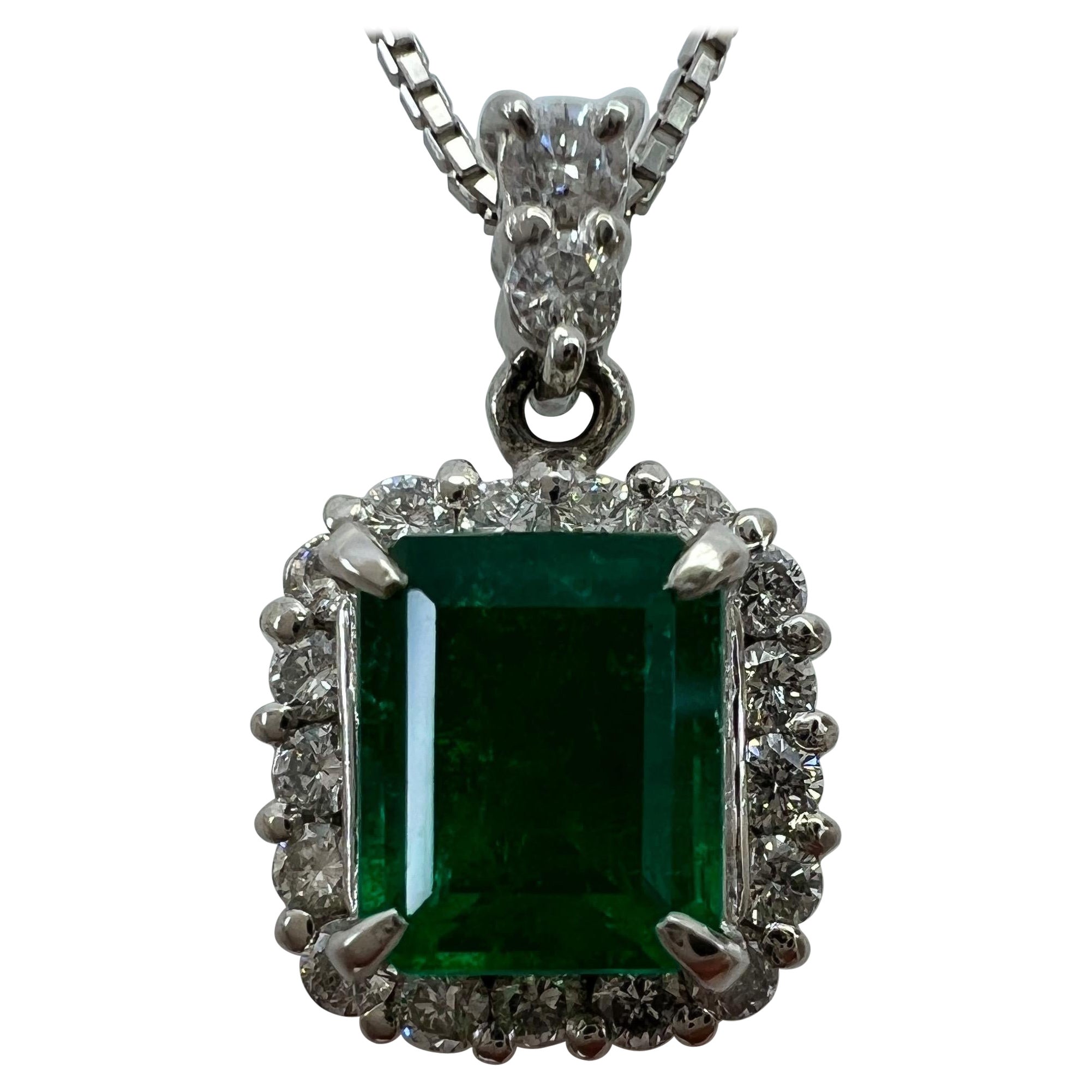 Natural Vivid Green Colombian Emerald Diamond Platinum Cluster Pendant Necklace