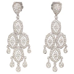 Boucles d'oreilles chandelier de style édouardien en or blanc 18 carats avec diamants de 4,10 carats