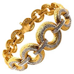 Bracciale in oro giallo 18 carati con 2,48 carati di diamanti in stile retrò con finitura a martello
