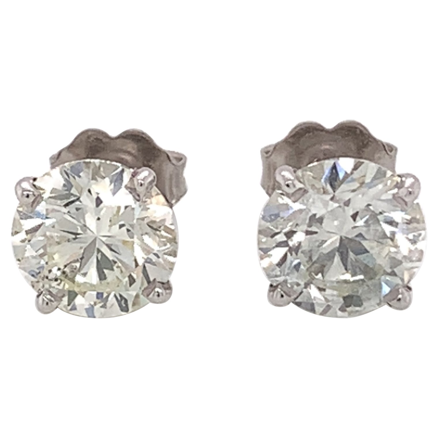 Classic Diamond Stud Earrings For Sale at 1stDibs
