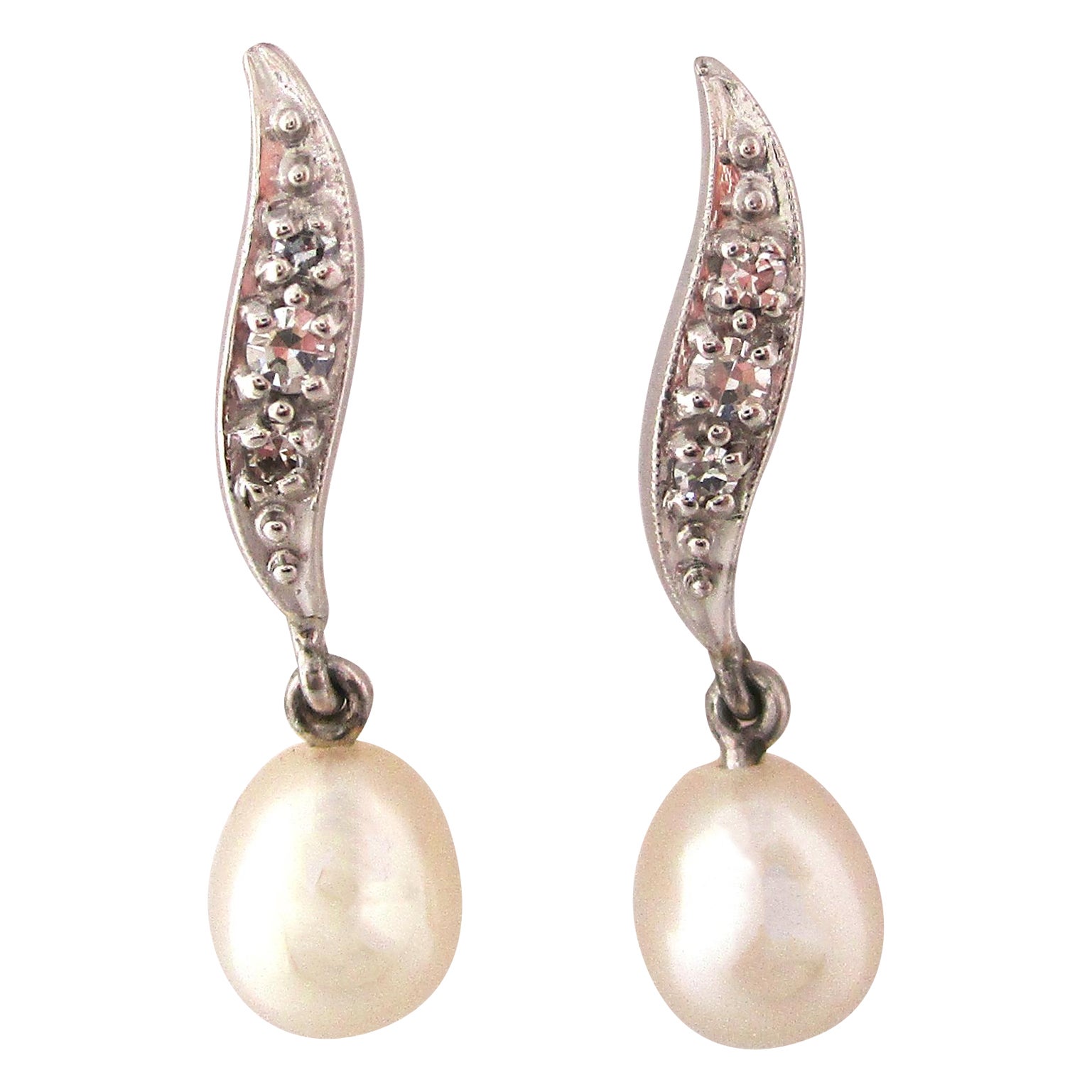 Midcentury 14 Karat White Gold Diamond and Pearl Articulated Drop Earrings For Sale