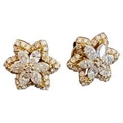 18 K Yellow Gold Star Sahped Earstuds Diamonds Marquise