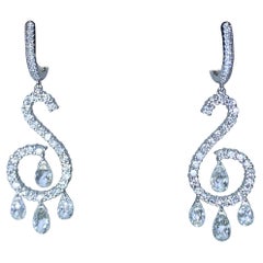 18k White Briolette Diamond Earring 