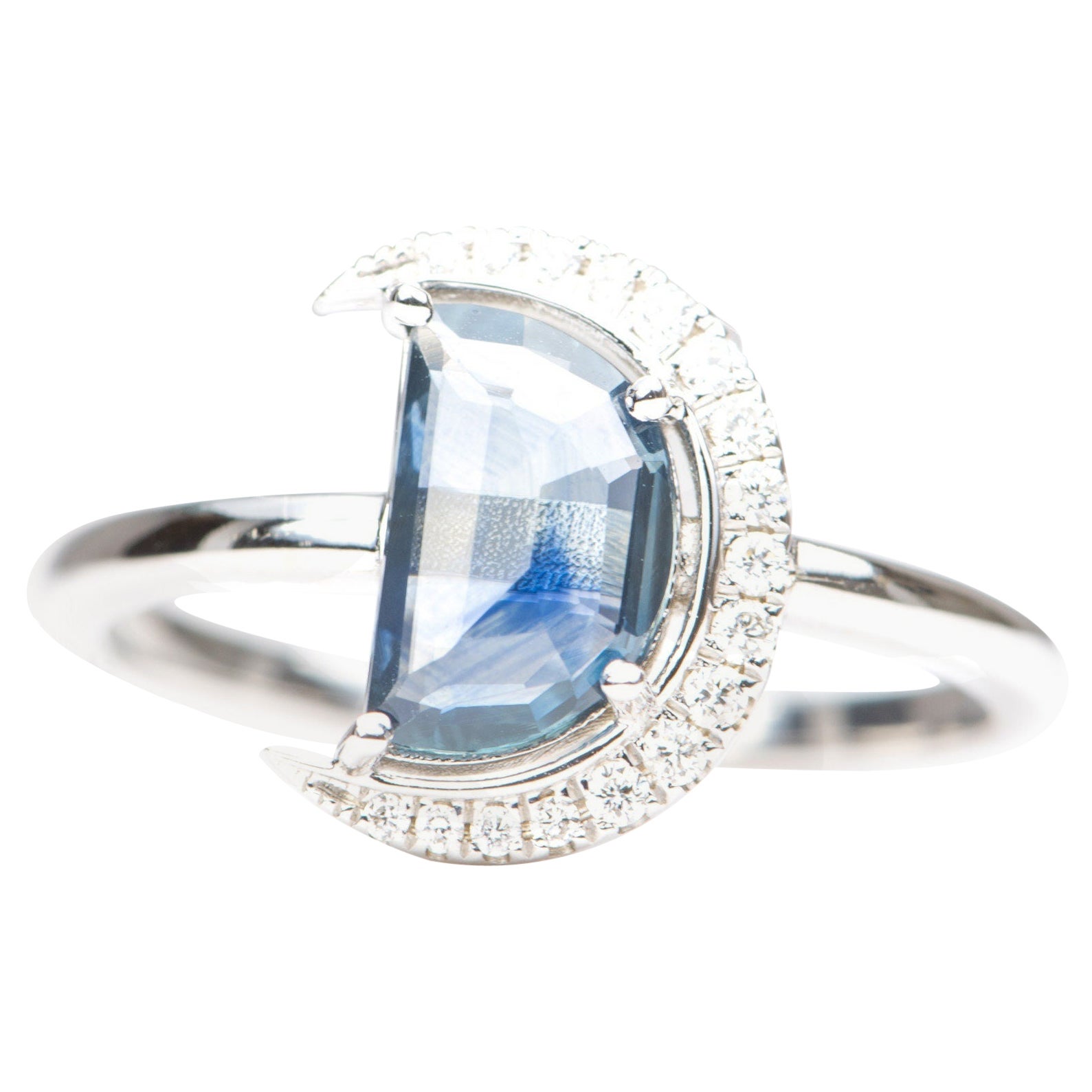 ♥ 14k white gold ring set with a beautiful Montana sapphire half moon in the center, nestled with a half halo of sparkly diamonds
♥ The overall setting measures 9.6mm in width, 12.3mm in length, and sits 3.5mm tall from the finger

♥ Material: 14K