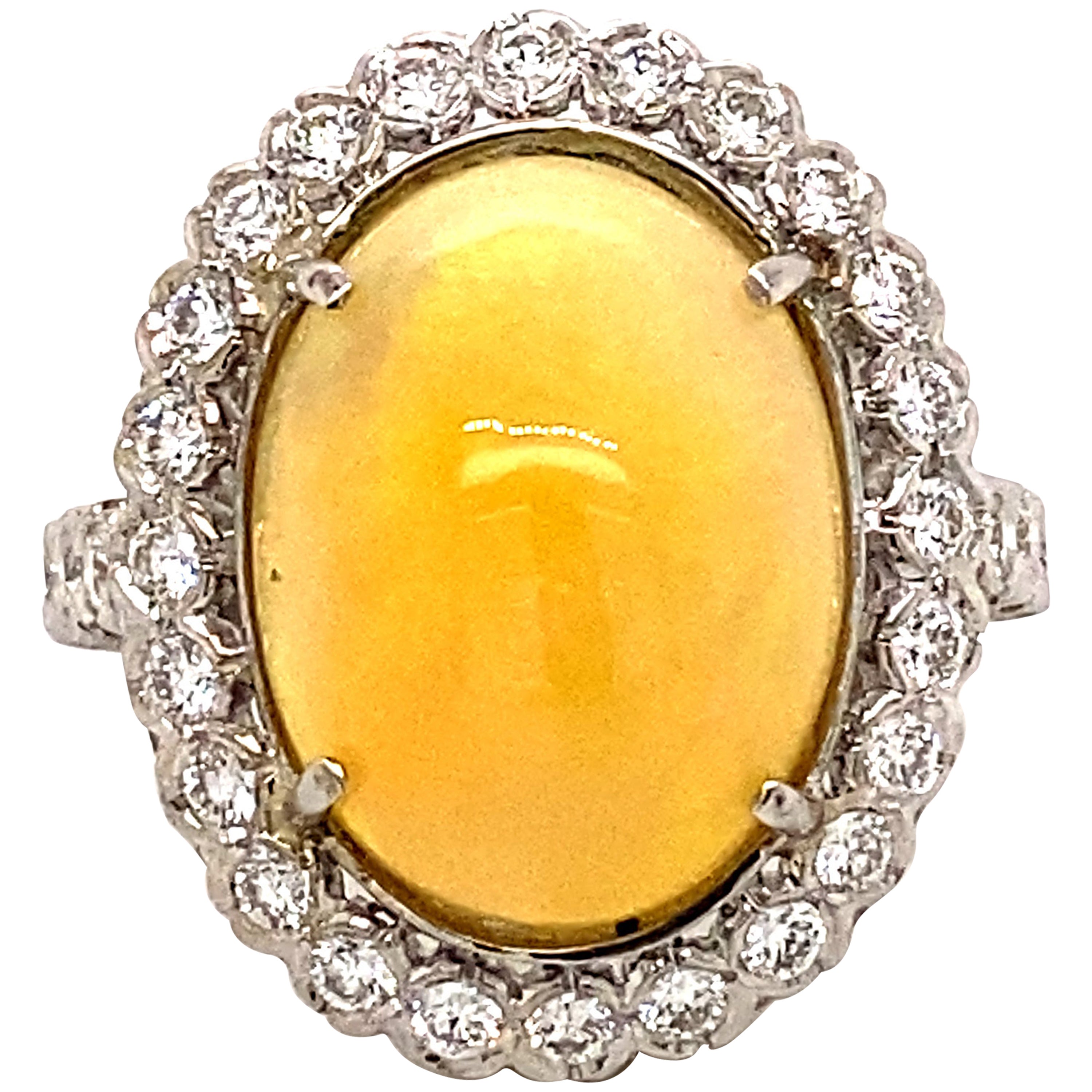Opal mit Diamant-Halo-Ring 18k Weißgold