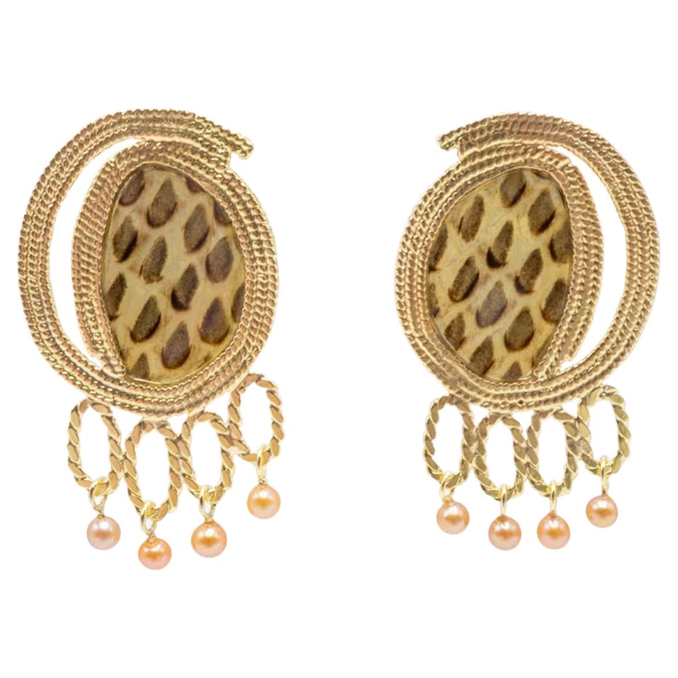 Boucles d'oreilles en or 14 carats d'inspiration byzantine avec incrustation en cuir Anaconda vintage