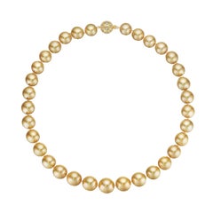 Exquisite Quality Golden South Sea Pearl Necklace with Pearl 14.7mm x 12.1mm