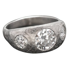 Anello edoardiano di platino con 3 pietre e diamanti da 2,25 ct.