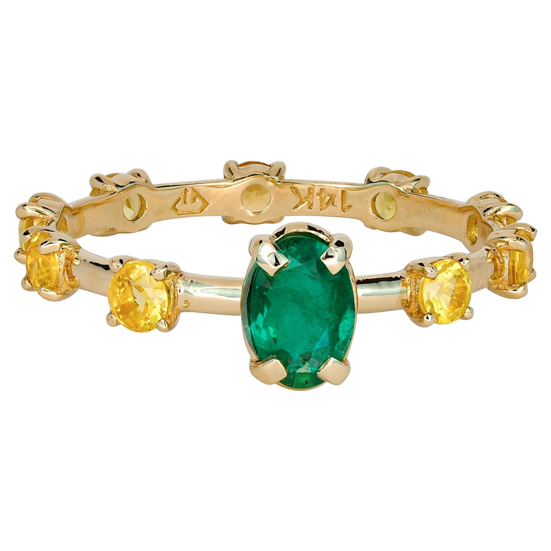 Im Angebot: 14k Gold Ring mit ovalem Smaragd und Saphir, Ewigkeitsring ()