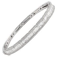 Alexander Beverly Hills, bracelet jonc ouvert en or blanc 18 carats avec diamants baguettes de 3,78 carats