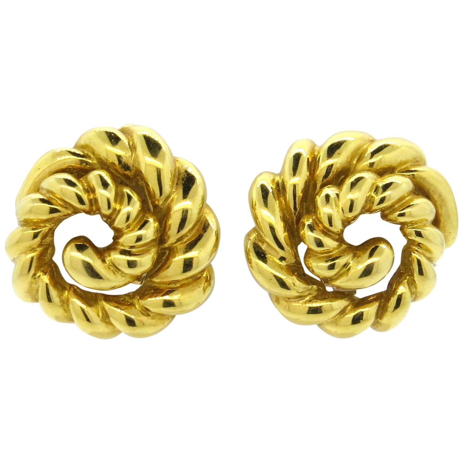 1980s Classic Gold Swirl Motif Earrings