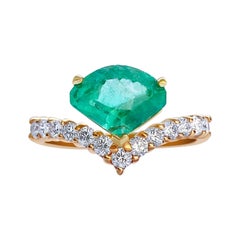 Kite Shape Colombian Emerald in 18k Rose Gold Ring