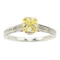 Anello di fidanzamento con diamante giallo radiante a taglio radiante Fancy in oro bianco