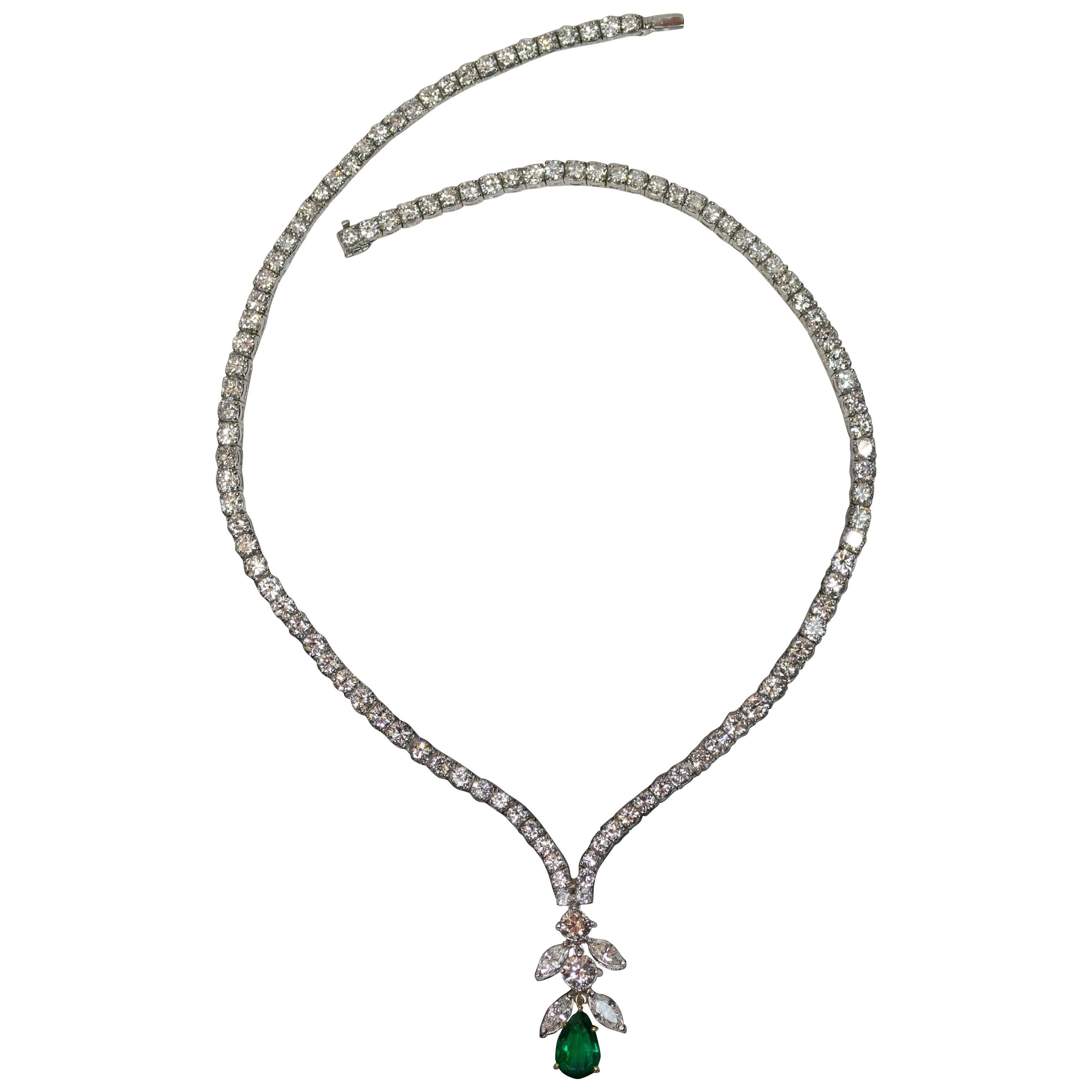 Collana di smeraldo e diamanti in platino