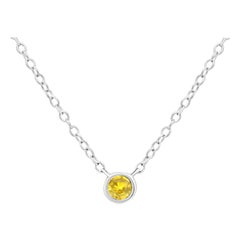 Verstellbare Halskette mit Anhänger aus Sterlingsilber mit 1/10 Karat gelben Diamanten in der Lünette