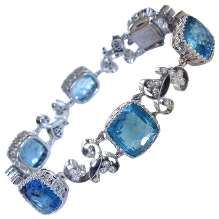 Dalben Aquamarine Diamond Gold Bracelet For Sale
